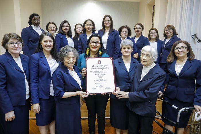 Santa Paulina Recebe Título de Cidadã Paulistana